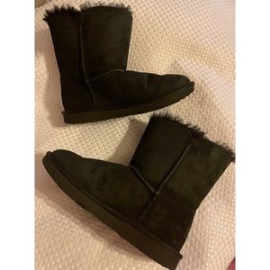 UGG Bailey Button II Boots 1017400K Black Youth 4
